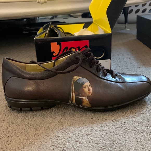 GIRL WITH A PEARL SNEAKER, never worn rare icon shoes. Size 8.5 - Picture 2 of 3